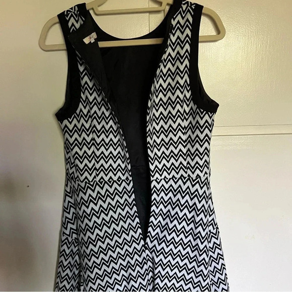 Trina Turk Sheila Chevron Print Sleeveless‎ Dress Black White Size Large - Picture 6 of 9